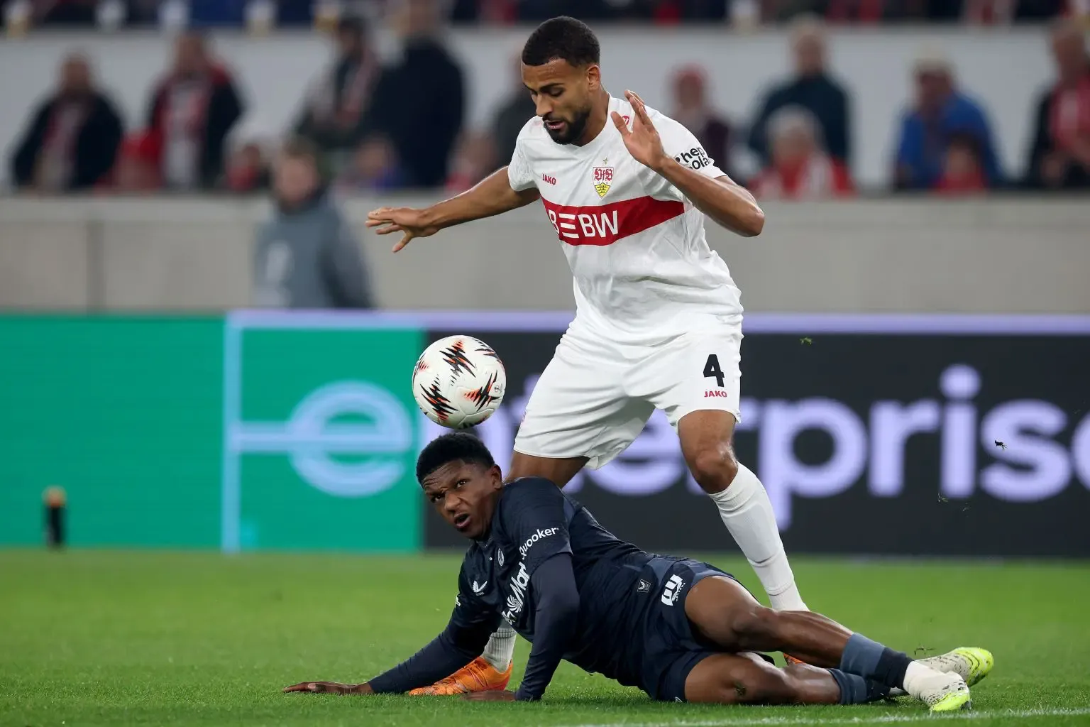 安卓版-法尔克:格雷罗自由身离开拜仁,费耶诺德的雷德是引援首选